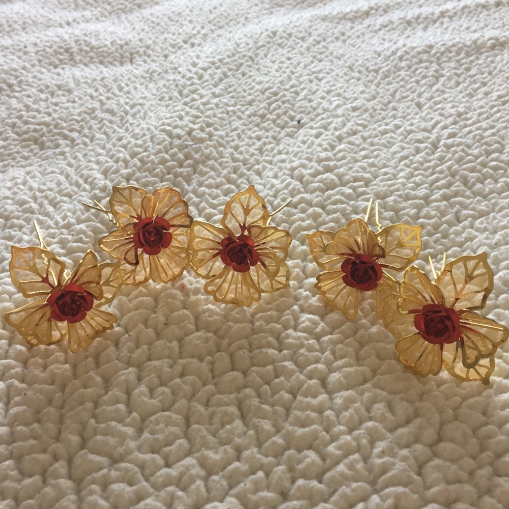 Intricate flower 🌺 hair pins pack of 5